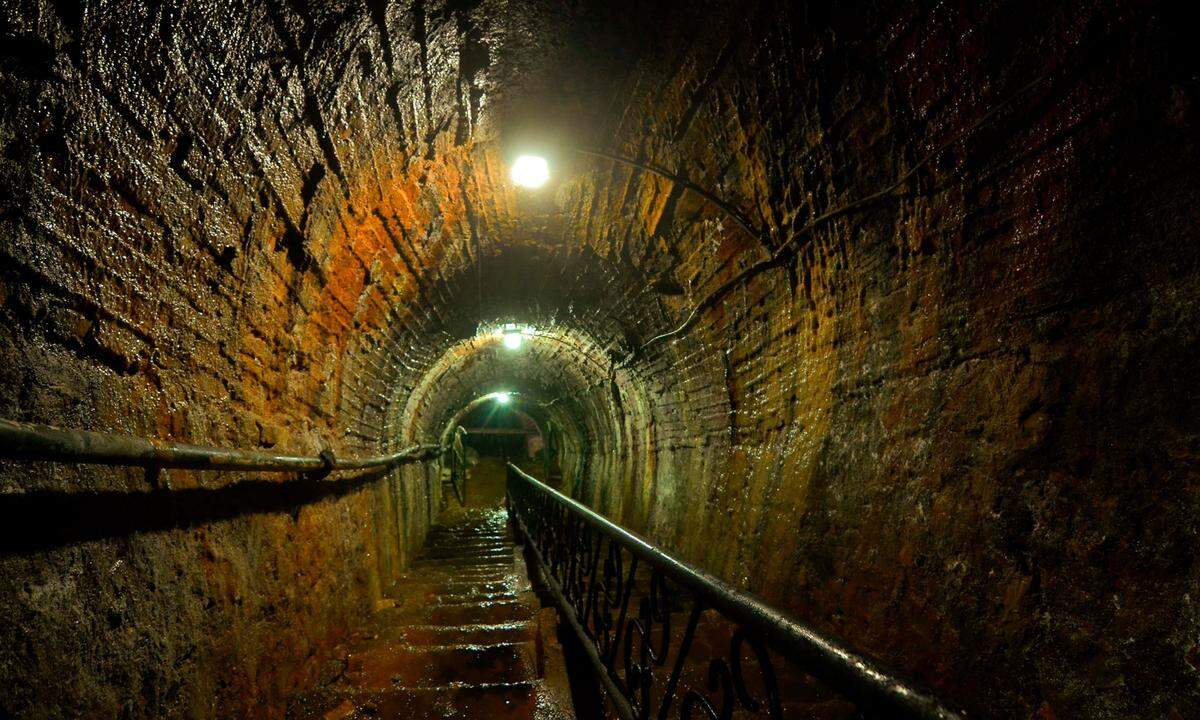 Der Kohlenbergbau um die indonesische Stadt Sawahlunto wurde von der niederländischen Kolonialmacht gegründet. Sie beutete die Kohlelagerstätte zwischen dem Ende des 19. und dem Beginn des 20. Jahrhunderts aus. Hier im Bild: Lubang Mbah Suro