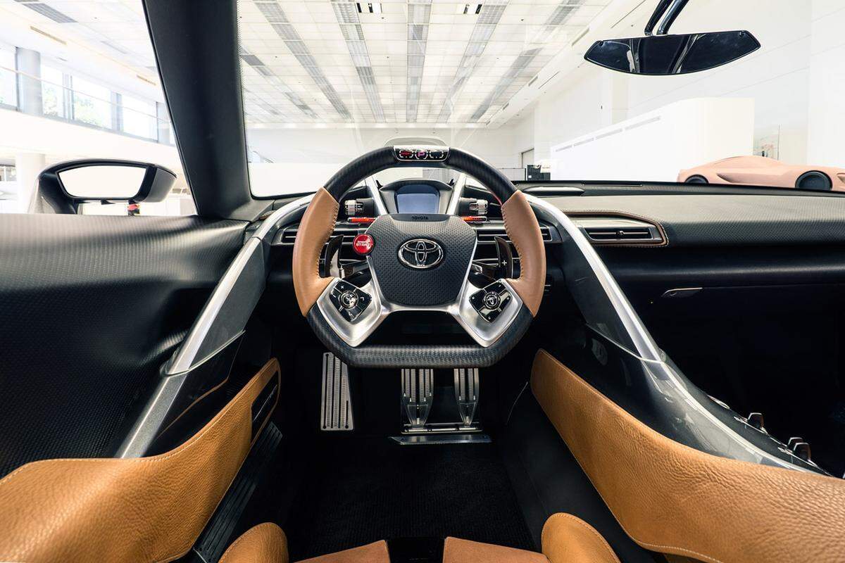 Wer will, kann den Future Toyota Number One - dafür steht das Kürzel FT1 - schon jetzt fahren.