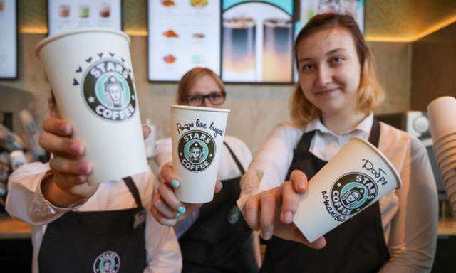 Manche US-Firmen wie Starbucks zogen sich schneller aus Russland zurück als europäische. Warum eigentlich? Und zurecht?