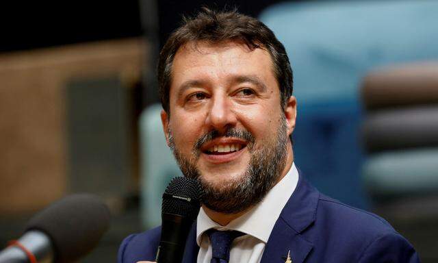 Salvini ist wegen des Vorwurfs der Freiheitsberaubung und des Amtsmissbrauchs im Fall des Schiffs "Gregoretti" angeklagt (Archivbild).