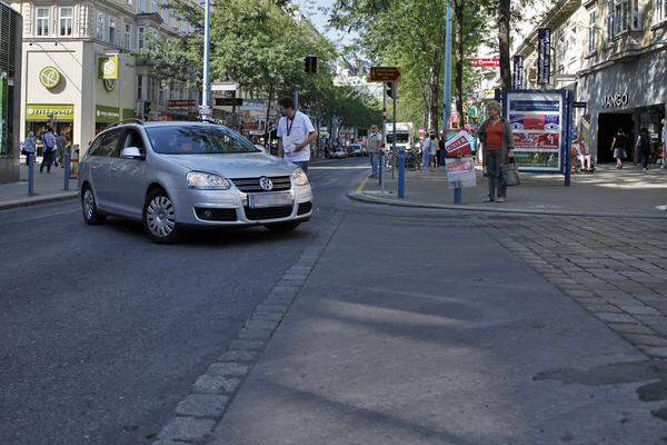 Auch ein Reisebus soll in diese Lage gekommen sein. Betroffene Autofahrer wurden von Mitarbeitern der Stadt "abgefangen".