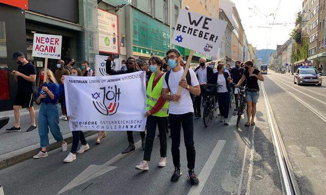 Eine Solidaritätskundgebung nach dem Angriff auf den Präsidenten der jüdischen Gemeinde in Graz 