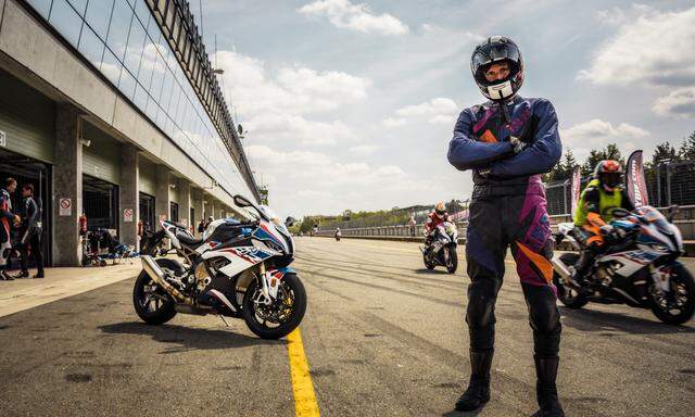 Tief durchatmen: Automotodrom Brno, jede Menge Brumm und die BMW S 1000 RR.