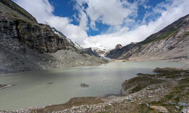 Österreichs größter Gletscher, die Pasterze, schrumpfte im vergangenen Jahr so stark wie noch nie. Der See davor wird hingegen immer größer. 