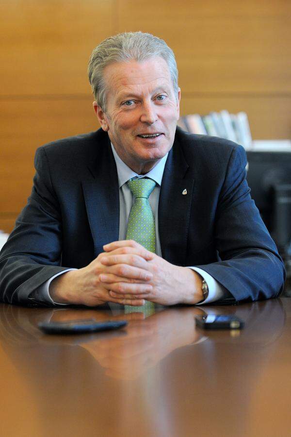 Wirtschaftsminister Reinhold Mitterlehner hat den Sprung an die Parteispitze geschafft. Er wird der 16. ÖVP-Obmann in der Zweiten Republik.