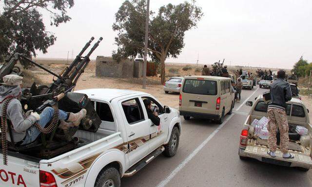 AKTUELLES ZEITGESCHEHEN Libysche Soldaten r�cken auf IS kontrollierte Stadt Sirte vor 150316 SIRT
