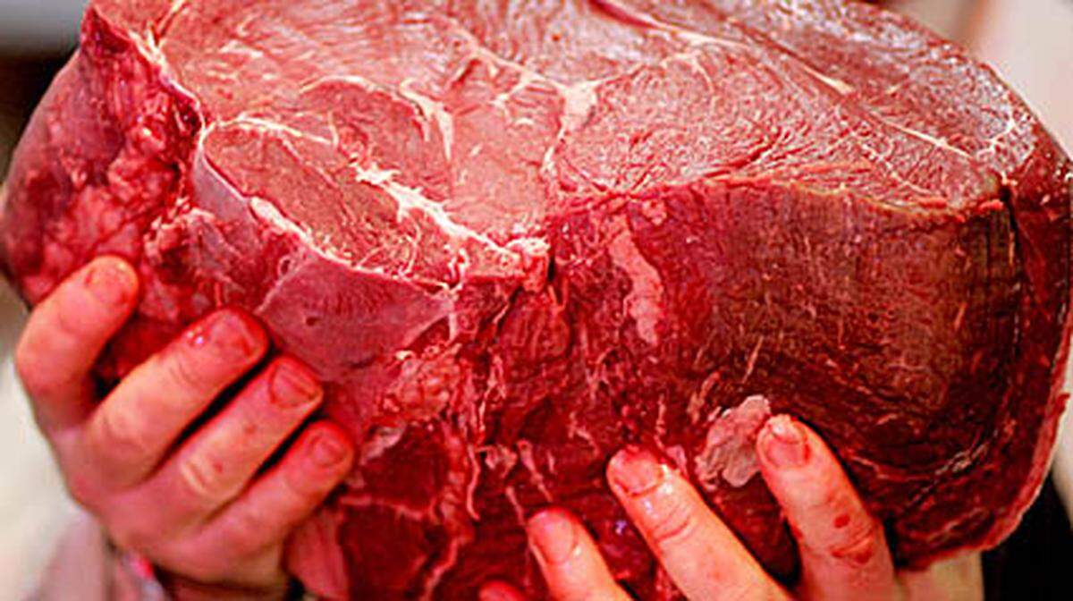 18,2 Kilo Rind- und Kalbfleisch isst man in Österreich pro Kopf und Nase. 147 Prozent der verbrauchten Menge wird gleichzeitig im Lande produziert. Also mehr, als gebraucht wird.