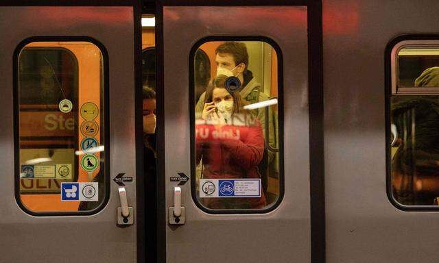 Schweigegebot in der U-Bahn? 