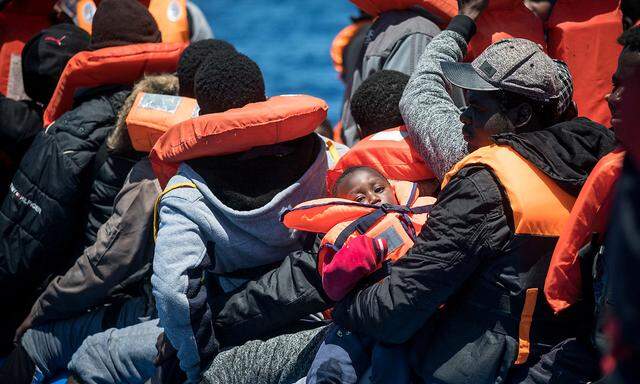 42 Personen warten auf Einfahrt nach Lasmpedusa.