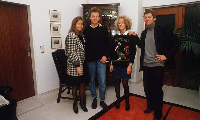 Die Schleckers auf einem Familienfoto aus 1987: Damals war noch keine Rede von Pleite oder Prozess.