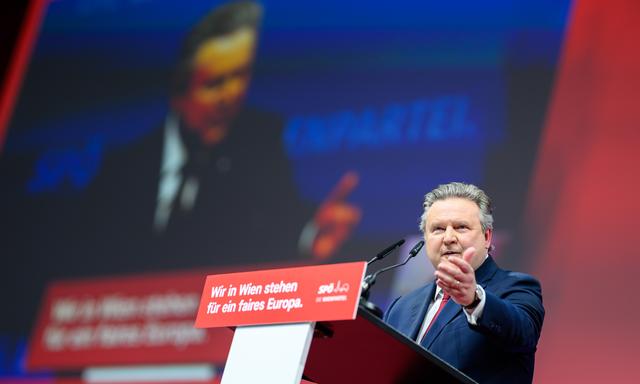 Michael Ludwig (SPÖ) eröffnete den Redereigen am Samstag in der Messe Wien. Er stellt sich der Wiederwahl. Gleichzeitig startete die Bundespartei den EU-Wahlkampf.
