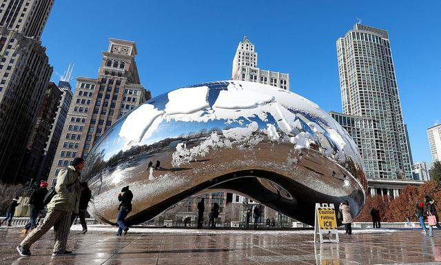 Die berühmte Skulptur "Cloud Gate" in Chicago