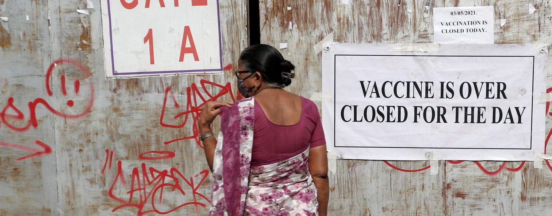In Mumbai – wie in anderen indischen Metropolen – ist die Situation so dramatisch, dass die Behörden das Impfprogramm eingestellt haben.