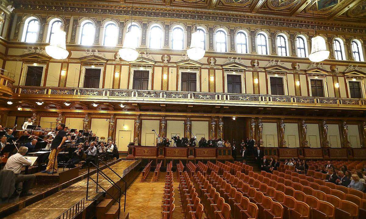 Die Wiener Philharmoniker probten dort im weltberühmten Goldenen Saal unter der Leitung von Christian Thielemann vor dem ausgewählten Publikum.