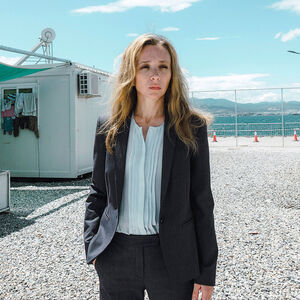 H´el`ene (Sylvie Testud) leitet das Flüchtlingscamp und versucht, dabei die Menschlichkeit zu wahren.