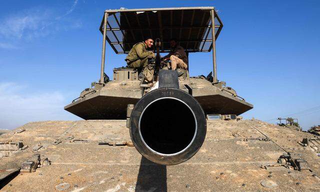 Israels Truppen sind hier nah an der Grenze zum Gaza-Streifen positioniert. 