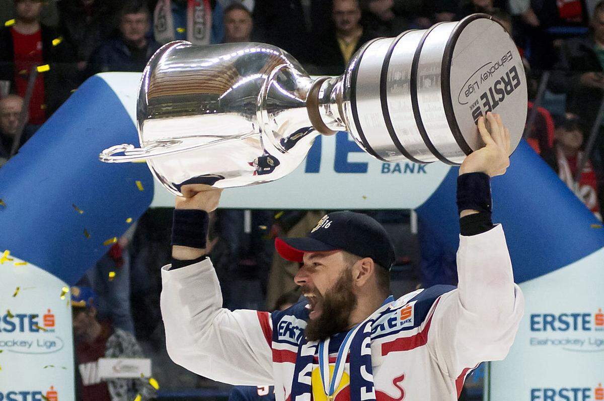 Red Bull Salzburg ist zum siebenten Mal österreichischer Eishockey-Meister. Im Finale gegen Znojmo küren sich die Salzburger außerdem zum EBEL-Champion.