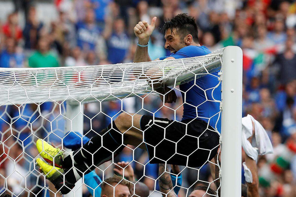 Italiens Torhüter Gianluigi Buffon jubelt über eine Galavorstellung gegen Spanien.