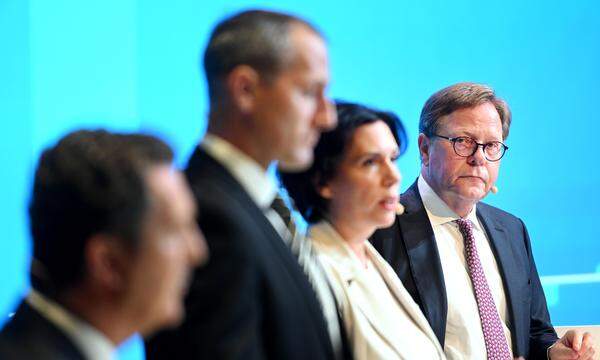 Der Vertrag von Vorstandschef Willibald Cernko läuft noch bis Ende 2024. Im vierten Quartal 2023 soll eine Entscheidung bezüglich der Nachfolge fallen. 