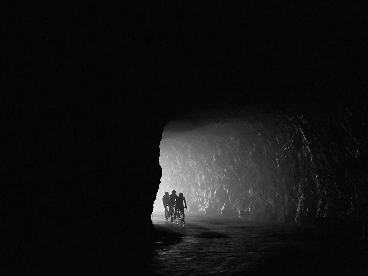 Col d’Aubisque, Frankreich: einer von zwei Tunneln durch den Cirque du Litor.