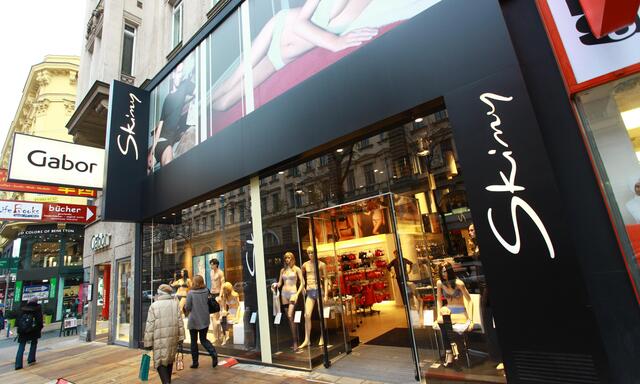 Skiny Bodywear ist eine von mehreren Unterwäschemarken aus dem Hause Huber.