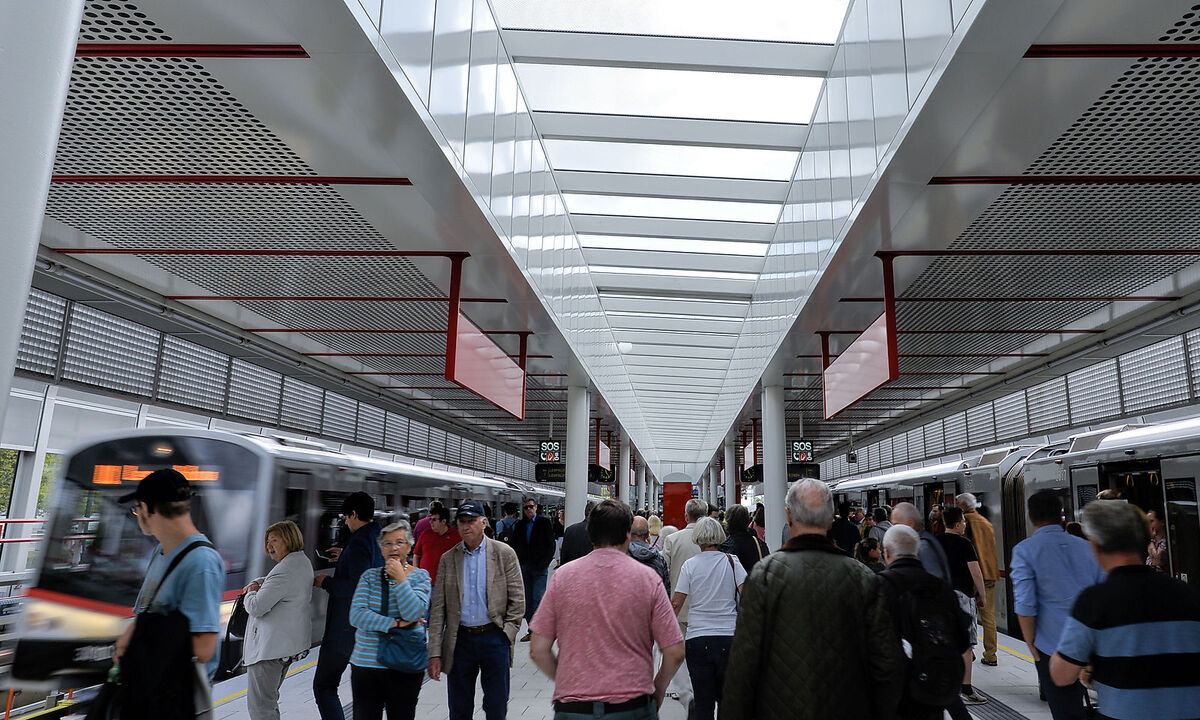 Das Interesse war aber auch unter der Bevölkerung groß. Viele nutzten den ersten Betriebstag für einen Ausflug in der neuen U1.