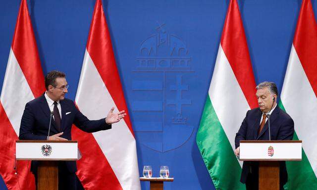 Heinz-Christian Strache bei Viktor Orbán. Zuvor hat Ungarns Premier auch Matteo Salvini in Budapest empfangen. Italiens Vizepremier bekam sogar eine Prämium-Behandlung – eine Inspektion an der Grenze in Röszke.