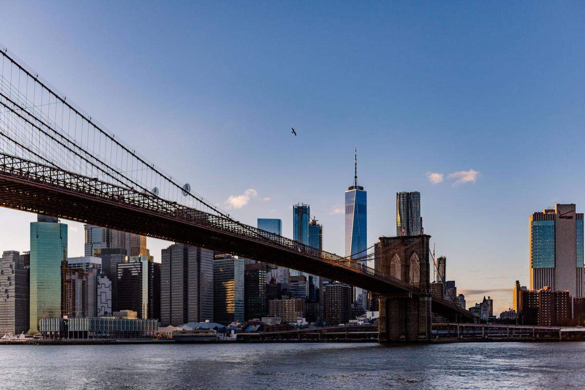 Empire State Building, Central Park, Broadway. Touristen haben im Big Apple viel abzuklappern und auch zu fotografieren. Am beliebtesten ist aber die Brooklyn Bridge, wenn es nach den Instagram-Hashtags geht.    