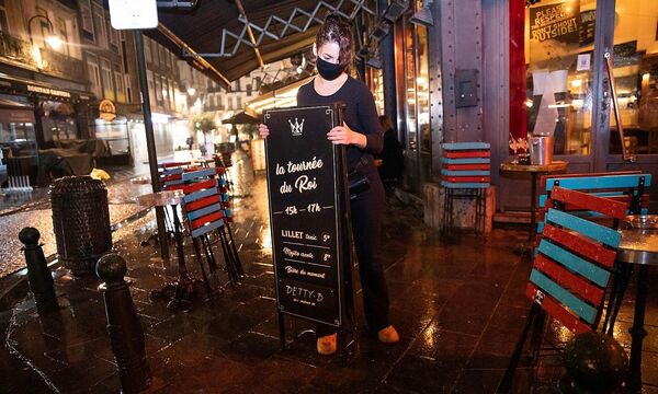 Die belgischen Restaurants müssen künftig noch früher zusperren und die Gästezahl pro Tisch reduzieren.