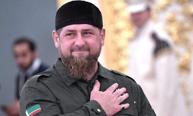 Zuletzt hatte Kadyrow angekündigt, seine minderjährigen Söhne in den Krieg zu schicken und gefordert, "Nuklearwaffen mit niedriger Sprengkraft" einzusetzen.