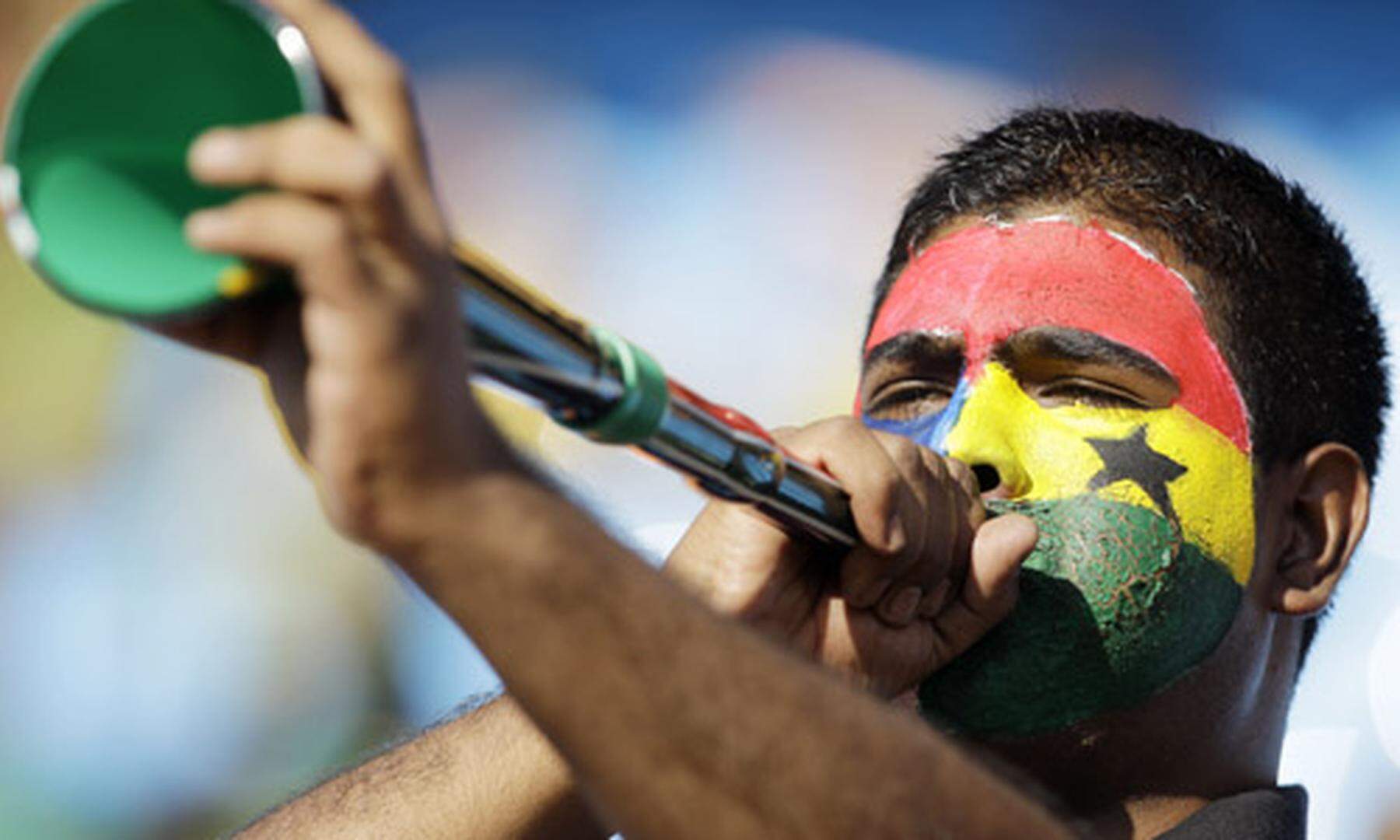 Uefa entscheidet: Fangesänge - ja, Vuvuzelas - nein - Fußball