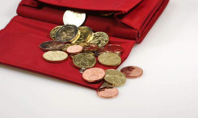 rotes Portemonnaie mit Muenzen - red purse with coins