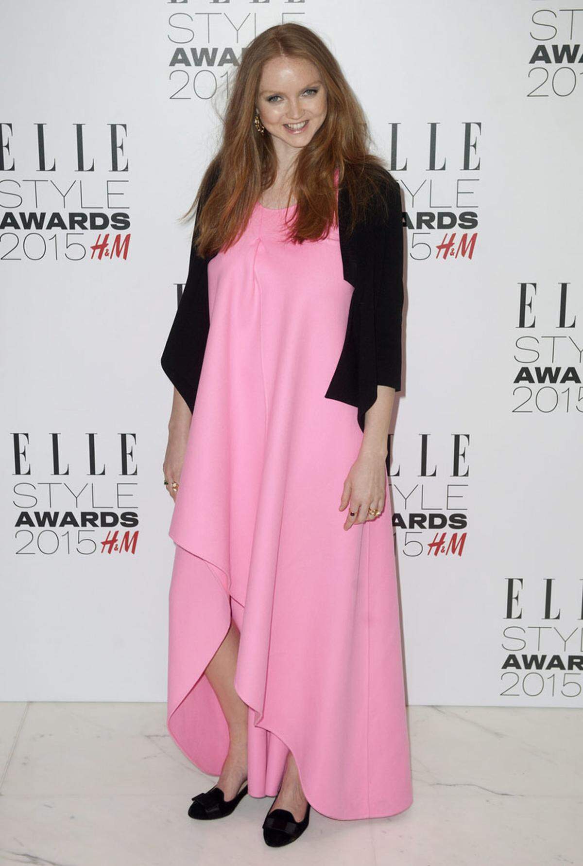 Model Lily Cole trug ein pinkes Vintage-Kleid von Christian Dior.