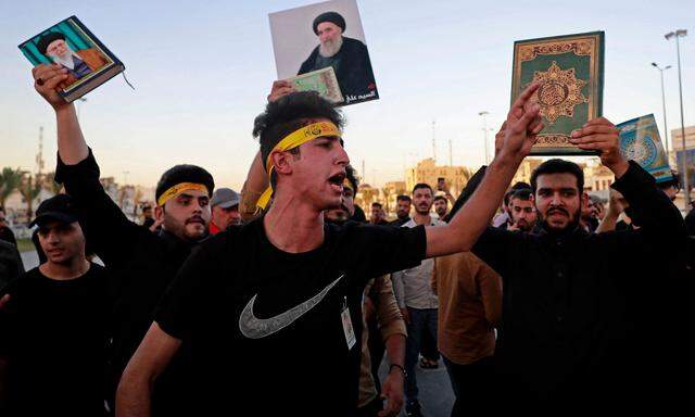 Im Irak gehen die Menschen auf die Straße, nachdem bei einer islamfeindlichen Aktion in Stockholm erneut ein Koran verunglimpft wurde. 