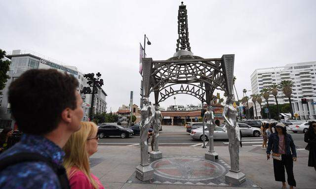 Der Täter sägte die Monroe-Statue von der Kunstskulptur "Four Ladies of Hollywood Gazebo".