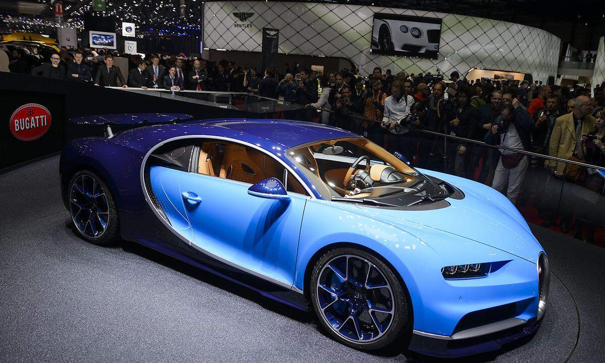 Bugatti Chiron Keine Neuheit zeigt den Ansatz der Großen der Branche besser als der Bugatti Chiron, der den Veyron beerbt. Denn für dieses Auto gab es nur einen Entwicklungsauftrag, sagt Firmenchef Wolfgang Dürheimer: "Wir machen das Beste spürbar besser."