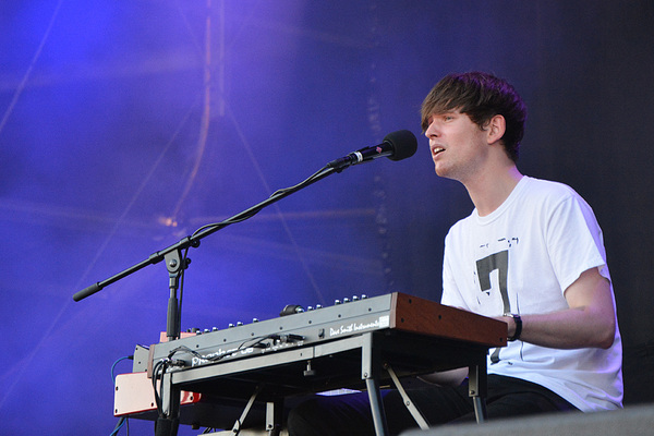 Blakes natürliches Metier sind nächtliche Hallen, in denen Leiber unter Stroboskoplicht zucken. Der Brite macht Musik zum Genauhinhören - und ist somit begrenzt festivaltauglich.