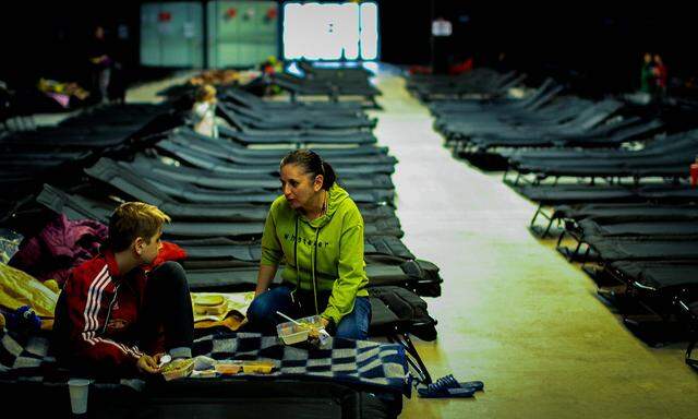 Die Betten leeren sich allmählich: Wie hier in Polen machen sich immer mehr ukrainische Flüchtlinge auf den Heimweg. Doch schon bald könnten die Zahlen der Flüchtlinge wieder steigen - auch in Österreich.