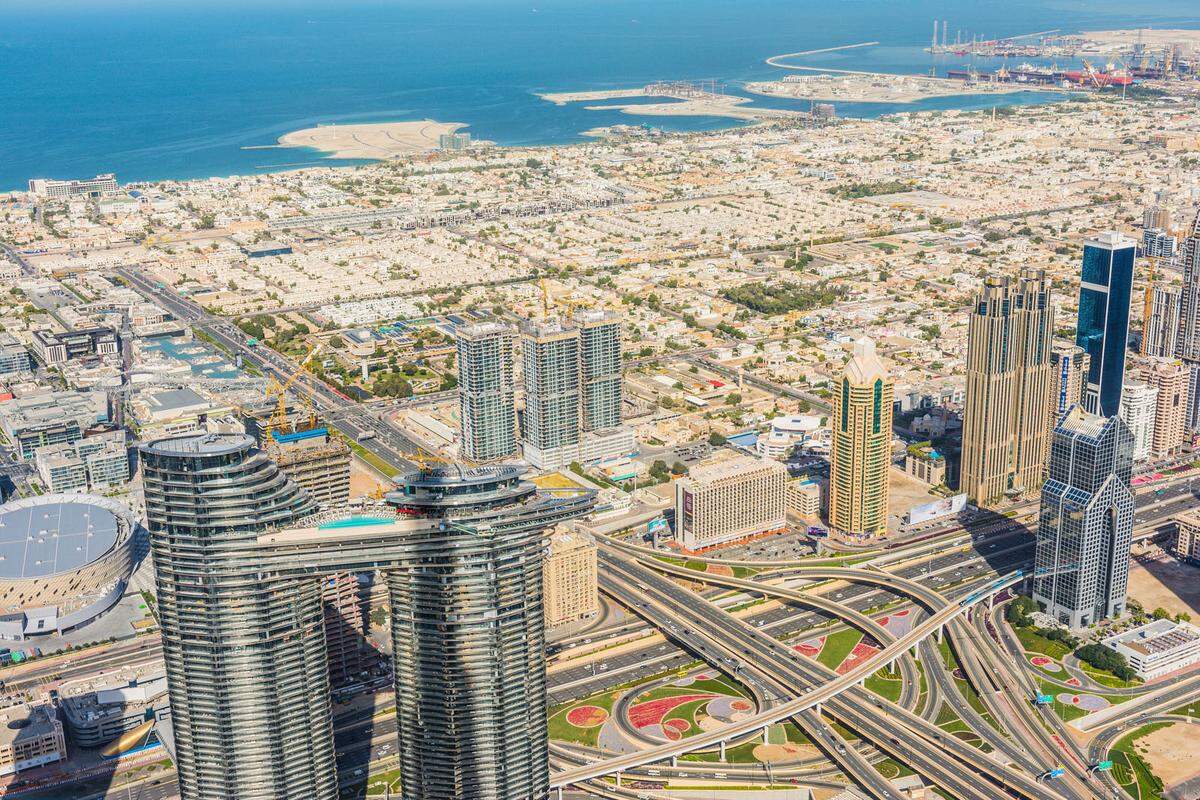 Burj al Arab, Burj Khalifa, The Palm oder auch die unterschiedlichen Malls mit Aquarien und Skipiste. Dubai hat für all jene, die ihren Urlaub auch auf Social Media festhalten möchten, viel zu bieten.  