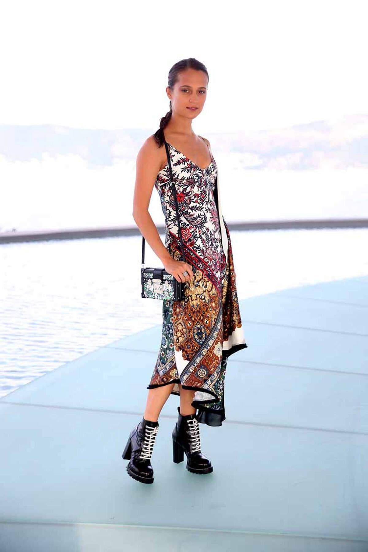 Schauspielerin Alicia Vikander lässt sich immer wieder von Louis Vuitton einkleiden.