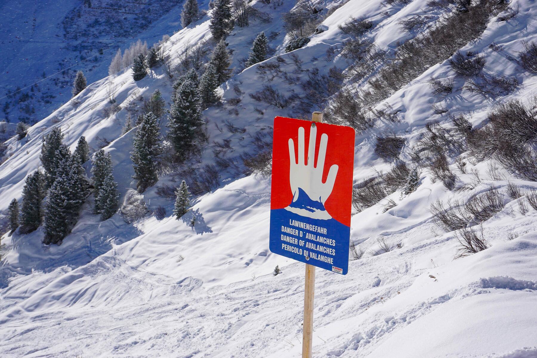 Snowboarder stirbt bei Lawinenabgang in Tirol