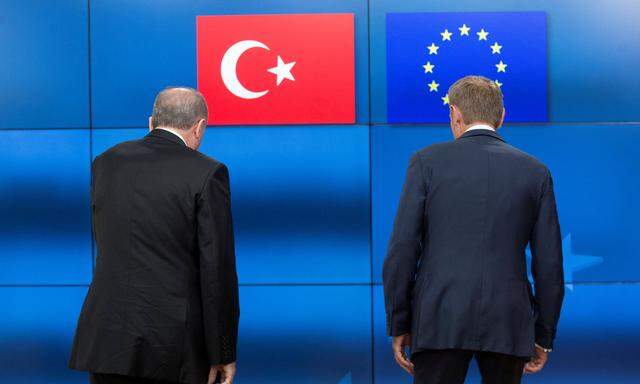 Getrennte Wege: Der türkische Staatschef, Recep Tayyip Erdo˘gan, und EU-Ratspräsident Donald Tusk können sich auf immer weniger gemeinsame Nenner einigen.