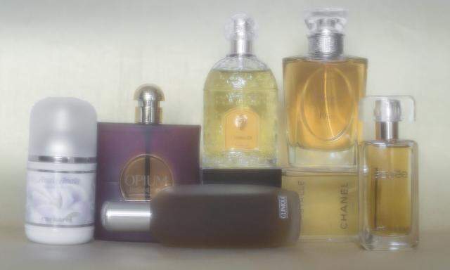 Von links: „Anaïs Anaïs“ von Cacharel. „Opium“ von Yves Saint Laurent. „Aromatics Elixir“ von Clinique. „Chamade“ von Guerlain. „Cristalle“ von Chanel. „Diorella“ von Dior. „Azurée“ von Estée Lauder. Im gehobenen Fachhandel erhältlich.