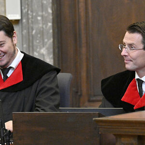 Vertreten die Anklage im Buwog-Prozess: die Oberstaatsanwälte Alexander Marchart und Gerald Denk. Ein Mitangeklagter meint nun, ihm sei Milderung im Abtausch gegen tiefergehende Aussagen in Aussicht gestellt worden.