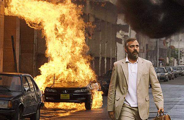 In einer von Clooney als CIA-Agent geleiteten Aktion gerät eine Rakete in die Hände von Terroristen.  Mehrer Handlungsstränge, viele Figuren: Zu kemplex war "Syriana" wohl für einige Zuseher.