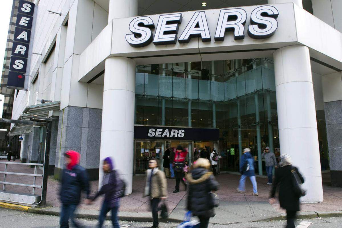 Der amerikanische Einzelhandelsgigant betreibt die Sears-Kaufhäuser und die Kmart-Discountgeschäfte. Das 43 Milliarden-Unternehmen trennt sich 2012 nach dem misslungenen Weihnachtsgeschäft von 100 bis 200 eigenen Läden.