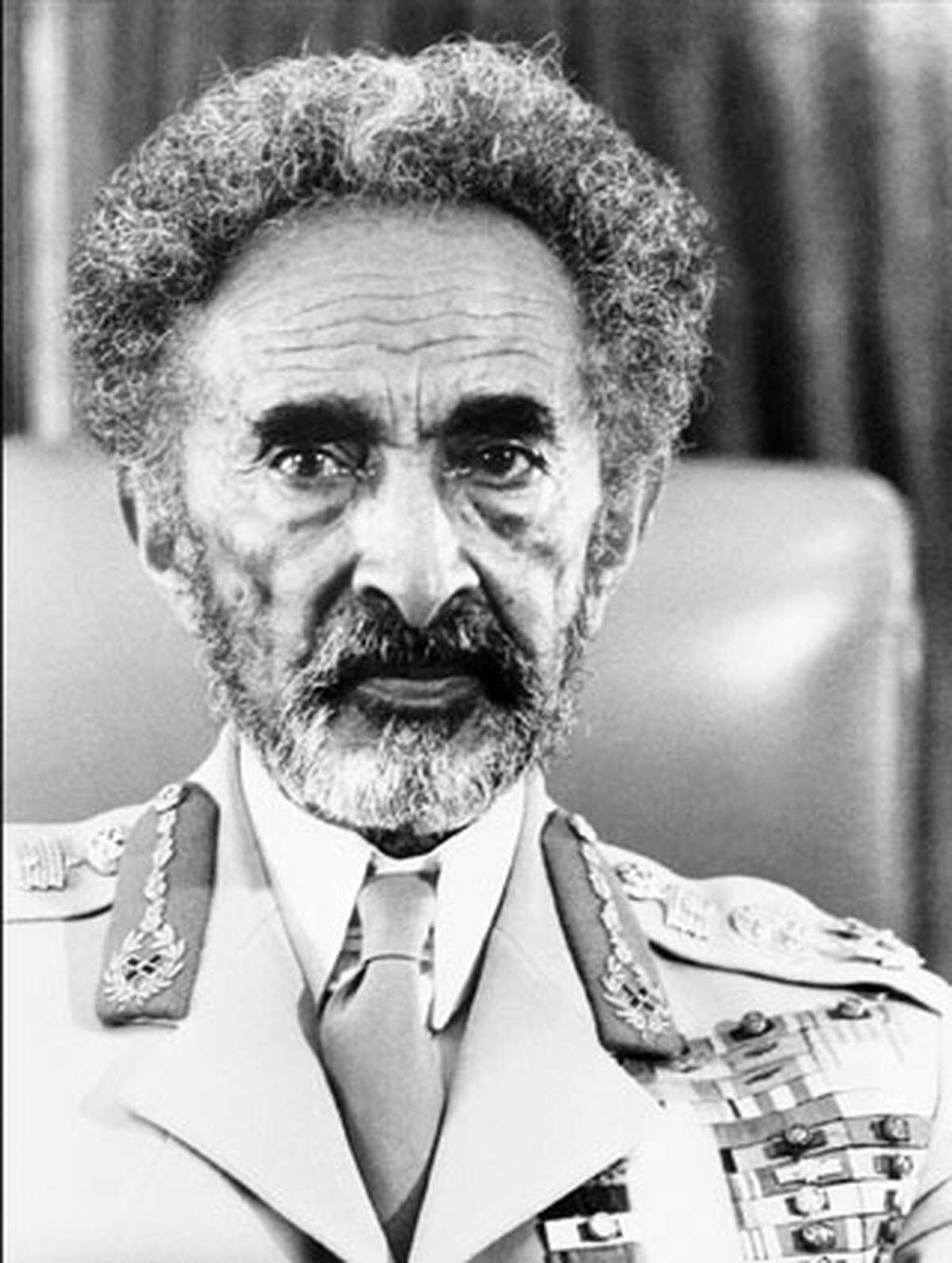 Der äthiopische Kaiser Haile Selassie wird von putschenden Offizieren abgesetzt und gefangengenommen.