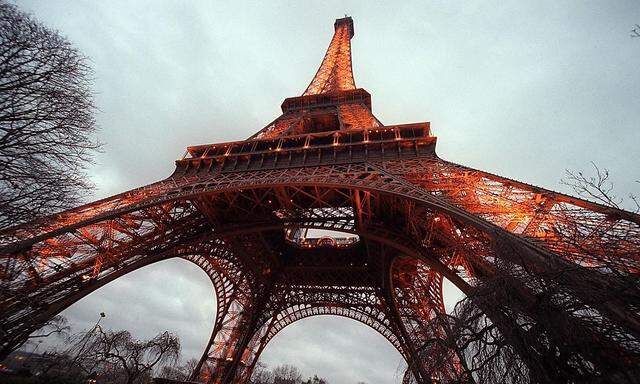 FRANCE-EIFFEL-TOWER-FRAUD