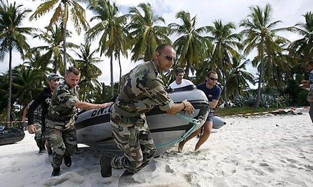 French investigators push their speed boats to Indian Ocean waters at Galawa beach before search miss
