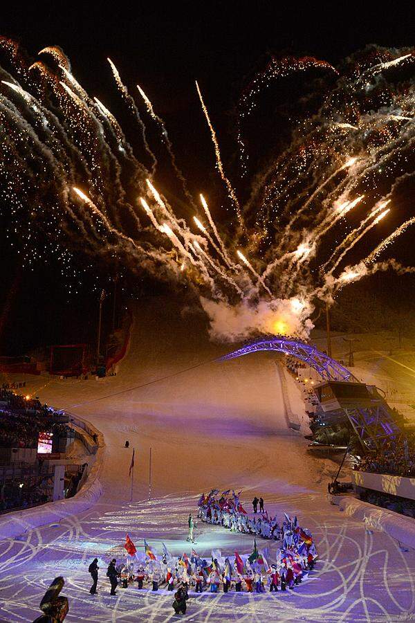 Am Montagabend wurde die 42. Alpinie Ski-Weltmeisterschaft in Schladming eröffnet. Mehr als 30.000 Zuschauer im Zielstadion der Planai - und das TV-Publikum (ORF eins übertrug live) - wurden Augenzeugen ...